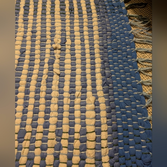 Handmade Rug 33.5" x 20" - Picture 2 of 9